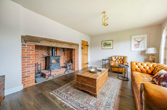 4 Bedroom Bungalow For Sale In Mapleleaf, Coldwaltham, RH20