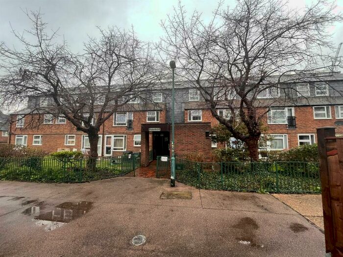 1 Bedroom Flat To Rent In Brydon Walk, London, N1