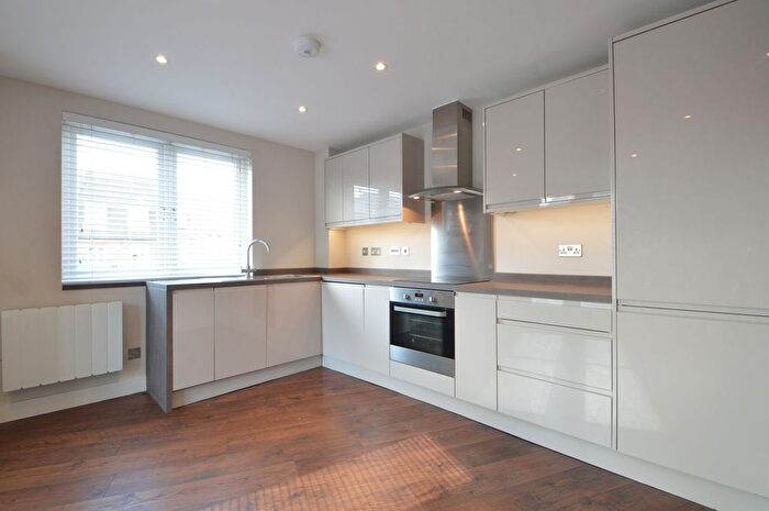 1 Bedroom Flat To Rent In Crown House, Church Street, Walton-On-Thames, KT12