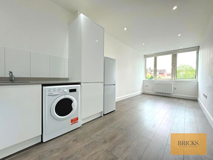 2 Bedroom Apartment To Rent In Key Point, High Street, Potters Bar, EN6