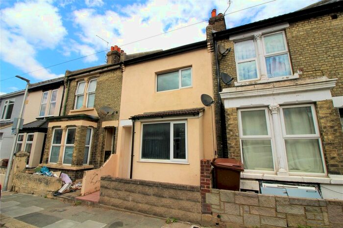 3 Bedroom Terraced House To Rent In Priestfield Road, Gillingham, Kent, ME7