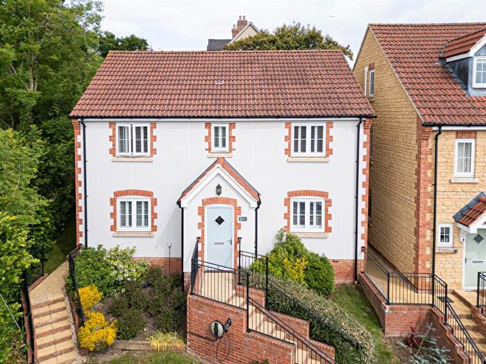 4 Bedroom Detached House For Sale In Chandlers Mews, Chippenham, SN15