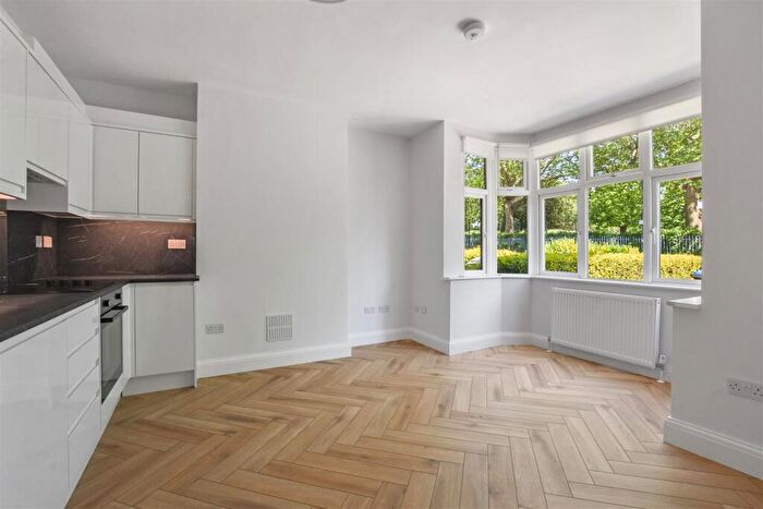 2 Bedroom Flat To Rent In Longstone Avenue, London, NW10