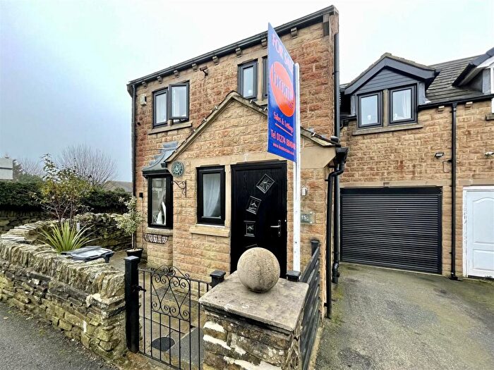 4 Bedroom Link Detached House For Sale In Long Lane, Queensbury, Bradford, BD13