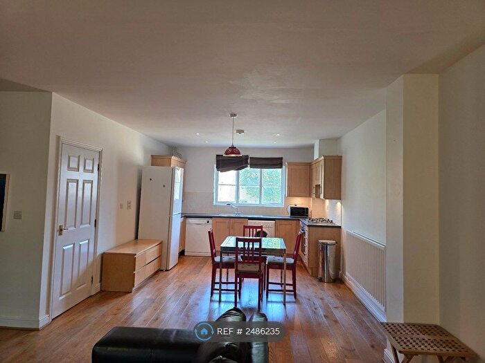 2 Bedroom Flat To Rent In Blakes Road, London, SE15