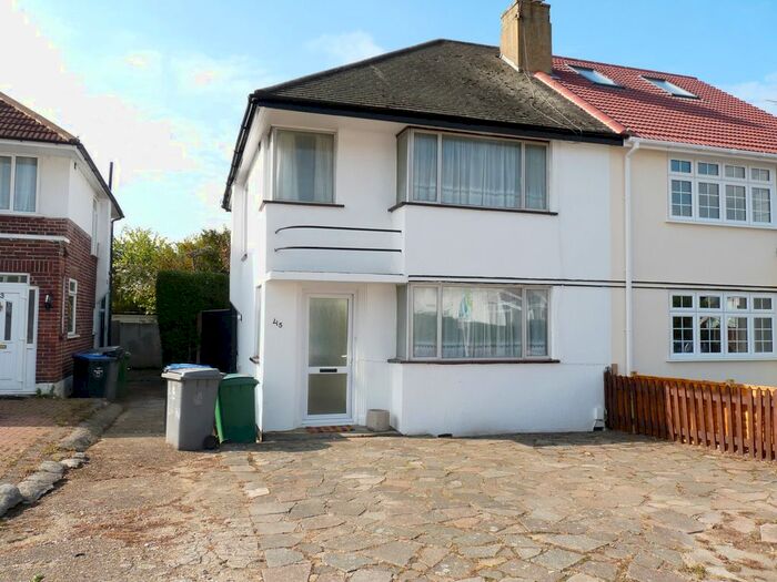 3 Bedroom Semi-Detached House To Rent In Branksome Way, Kenton HA3