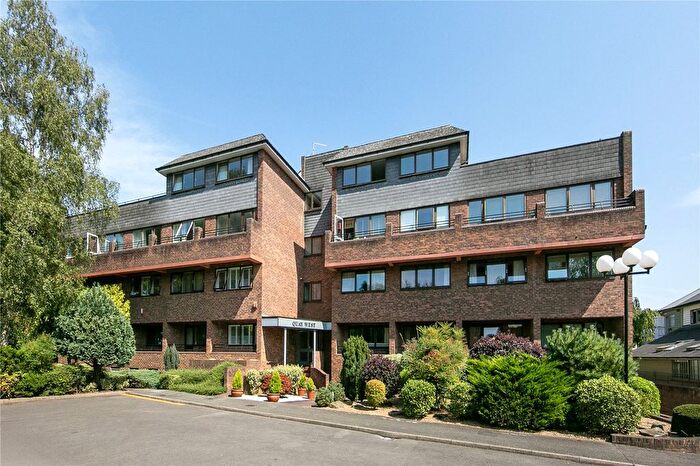 2 Bedroom Flat For Sale In Ferry Road, Teddington, TW11