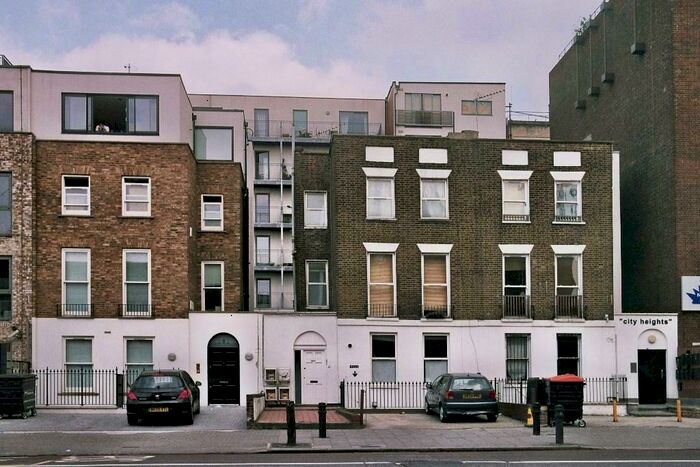 3 Bedroom Flat To Rent In Kingsland Road, Haggerston, London, E8