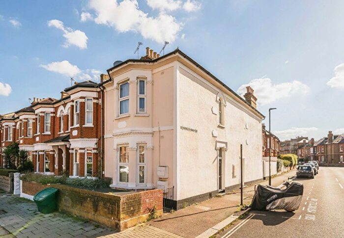 1 Bedroom Maisonette For Sale In Thornbury Road, Brixton, SW2