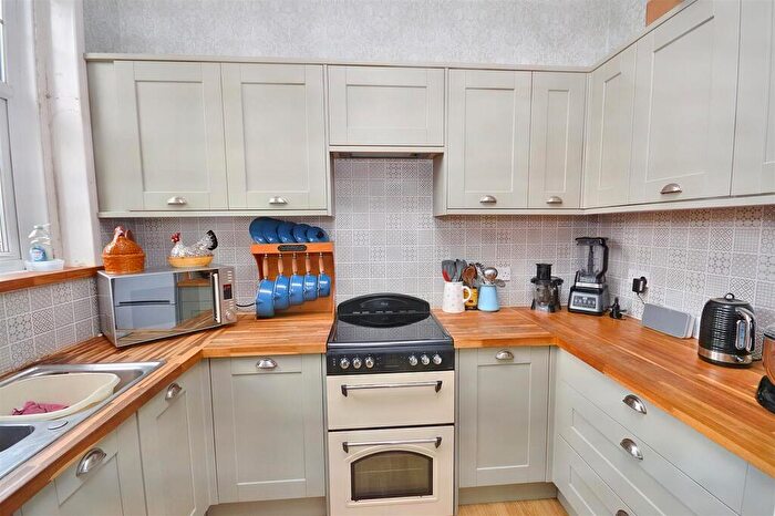 2 Bedroom Flat For Sale In Dittons Road, Eastbourne, BN21