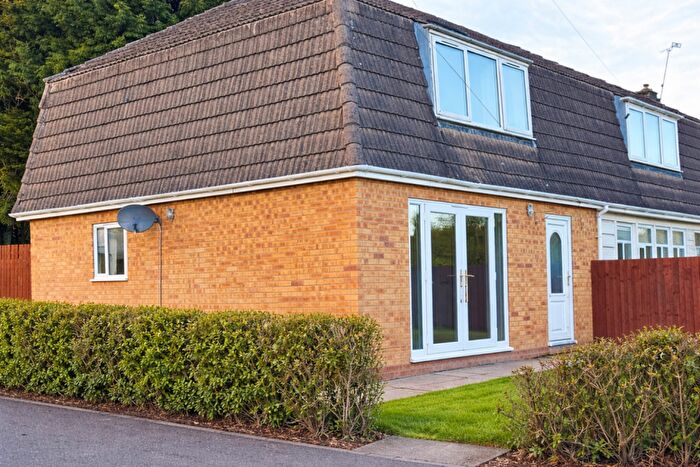 3 Bedroom Semi-Detached House To Rent In Kenyon Road, Chesterfield, Derbyshire, S41