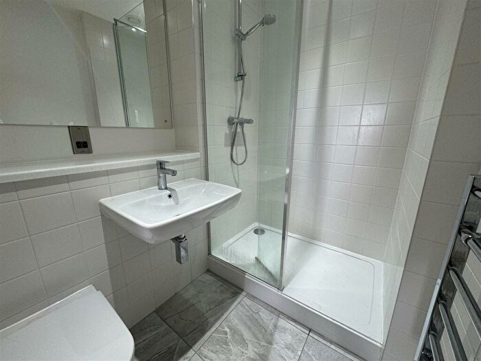 2 Bedroom Apartment To Rent In Jesse Hartley Way, Liverpool, L3