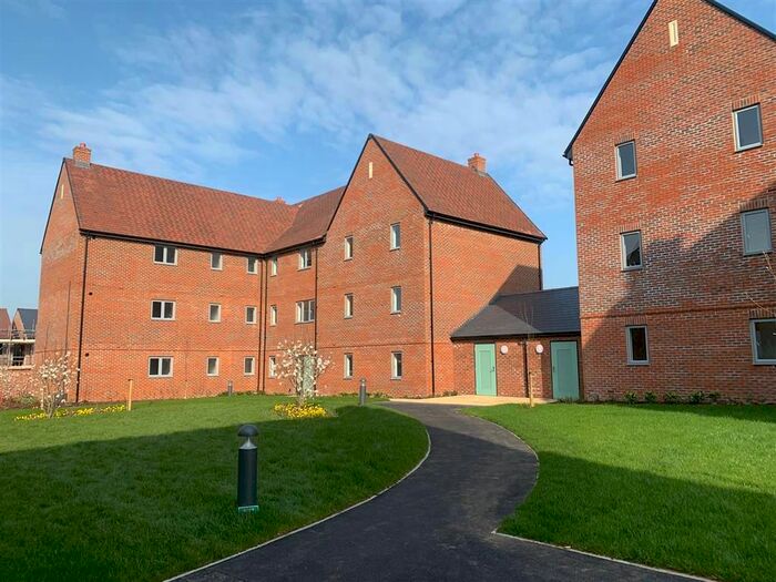 2 Bedroom Flat To Rent In Purssell Road, Weston Turville, Aylesbury, HP22