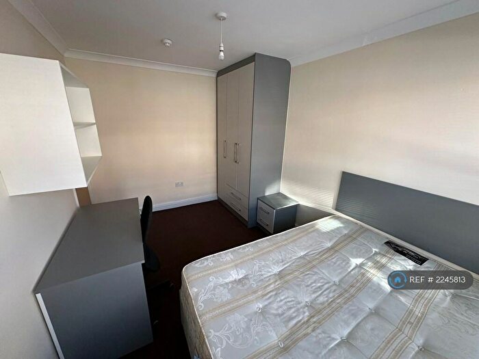 6 Bedroom Terraced House To Rent In Pitcroft Avenue, Reading, RG6