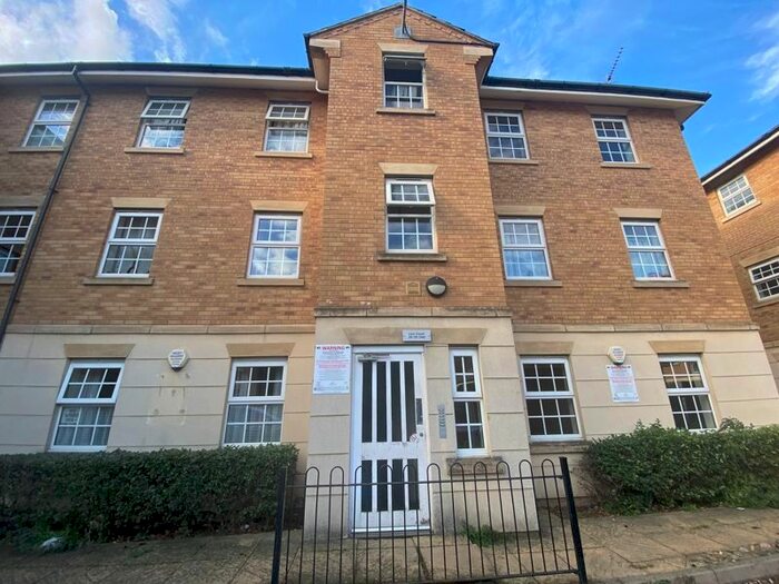 2 Bedroom Flat To Rent In Lion Court, Southbridge, Northampton, NN4