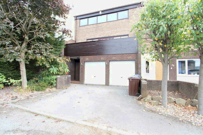 4 Bedroom Semi-Detached House To Rent In Rosamond Close, Sheffield, S17