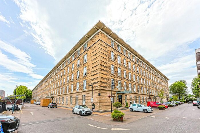 1 Bedroom Flat For Sale In Bromyard Avenue, Acton, W3