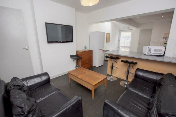 4 Bedroom House To Rent In Dawlish Road, Birmingham, B29