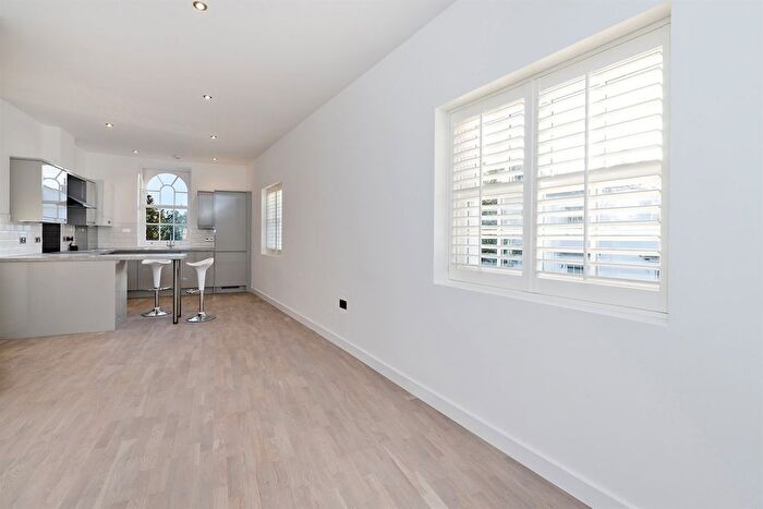 2 Bedroom Flat To Rent In Kings Road, London, SW3