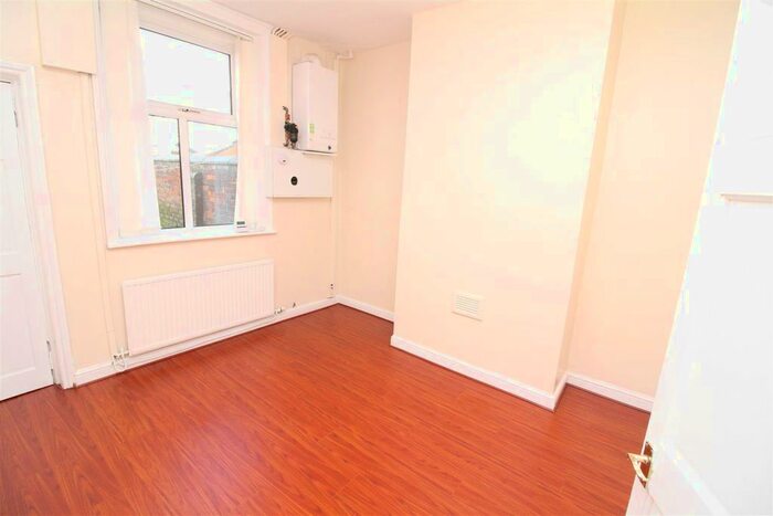 2 Bedroom Property To Rent In Knowl Street, Oldham, OL8