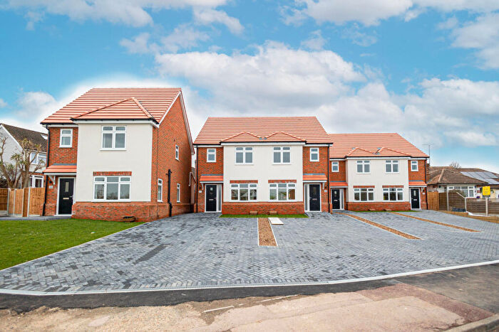 4 Bedroom Semi-Detached House To Rent In Bellhouse Crescent, Leigh-on-sea, SS9