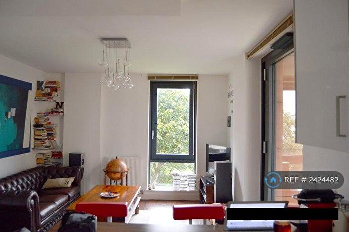 1 Bedroom Flat To Rent In Palmers Road, London, E2