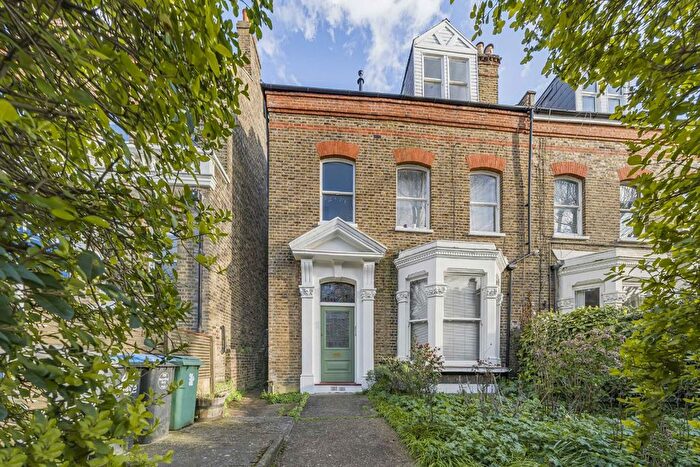 2 Bedroom Flat For Sale In Brondesbury Road, Queen's Park, NW6