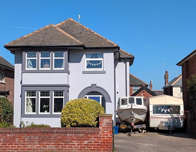 4 Bedroom Detached House For Sale In Clifton Drive, Blackpool, FY4