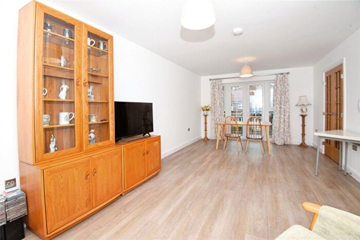 2 Bedroom Flat For Sale In Eaves Court, Princes Risborough, HP27