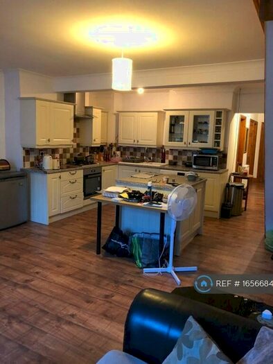 3 Bedroom Flat To Rent In Port Tennant Road, Port Tennant, Swansea, SA1