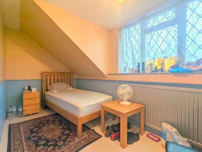 4 Bedroom Bungalow For Sale In Hatton Road, Bedfont, Feltham, TW14