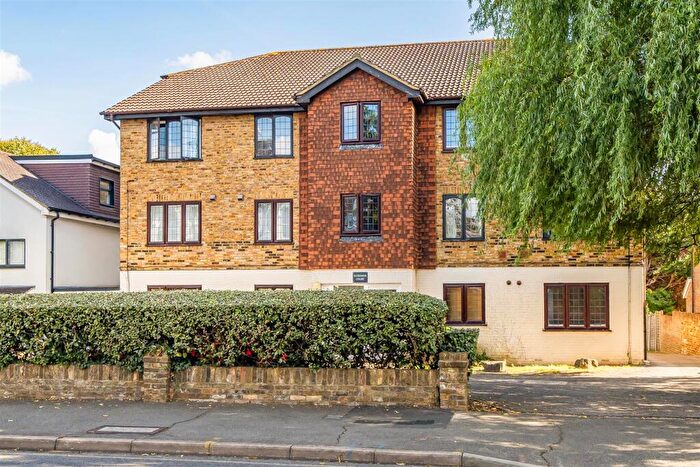 1 Bedroom Apartment For Sale In Hook Road, Surbiton, KT6