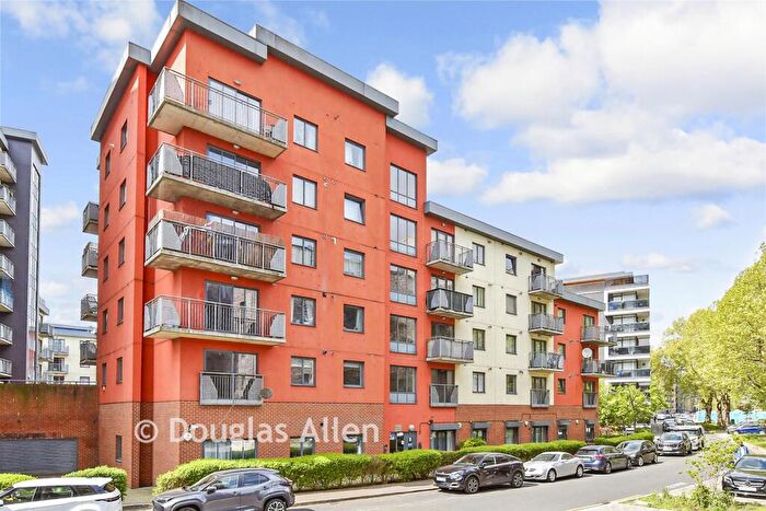 2 Bedroom Flat For Sale In Spring Place, Barking, Essex, IG11