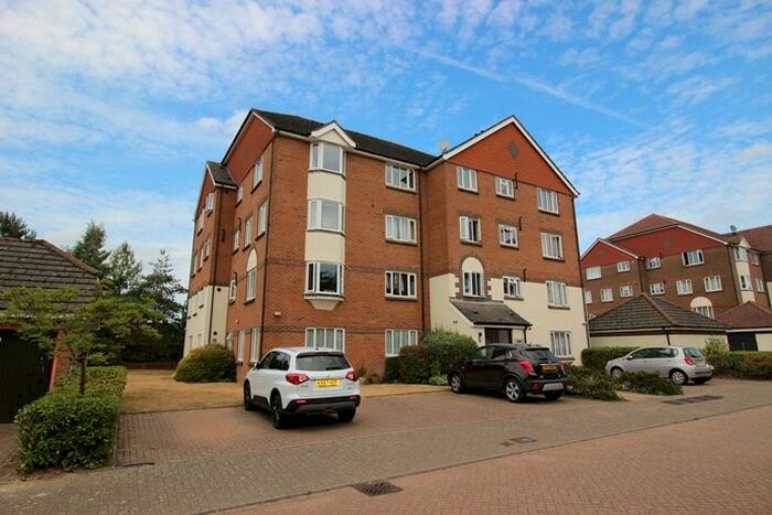 2 Bedroom Flat To Rent In St Annes, Redhill, RH1