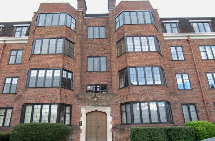 3 Bedroom Flat To Rent In Balliol House, Manorfields, SW15