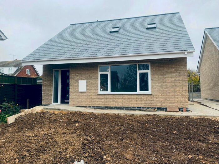 2 Bedroom Chalet To Rent In Hawthorn Road, Yaxley, Peterborough PE7