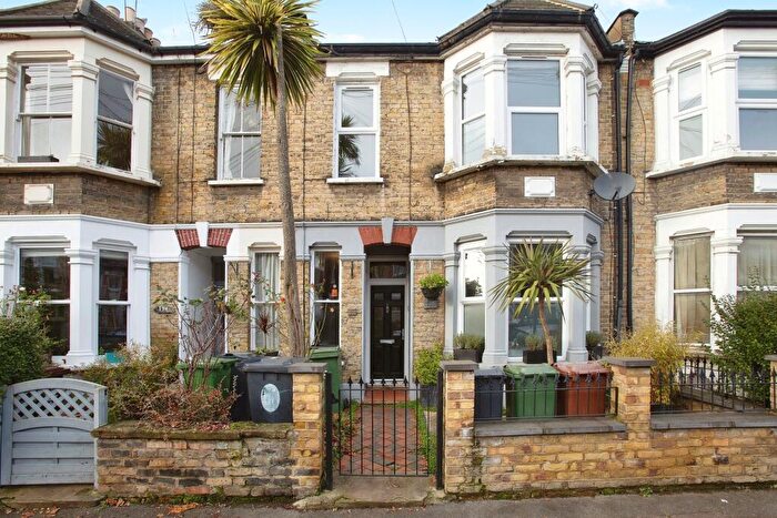 2 Bedroom Flat To Rent In Richmond Road, Leyton, E11