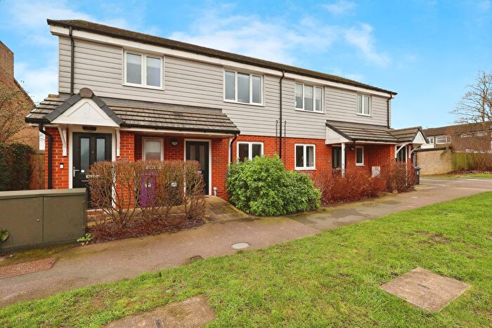 1 Bedroom Flat For Sale In Greenfield Avenue, Ickleford, SG5