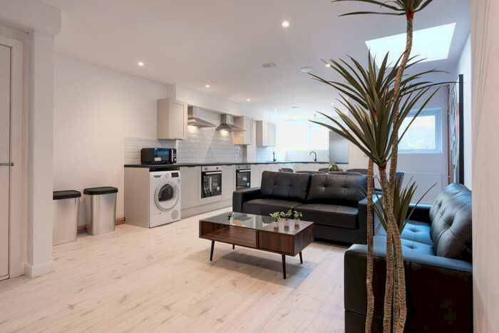 6 Bedroom Terraced House To Rent In Richardson Street, Swansea, Wales, SA1