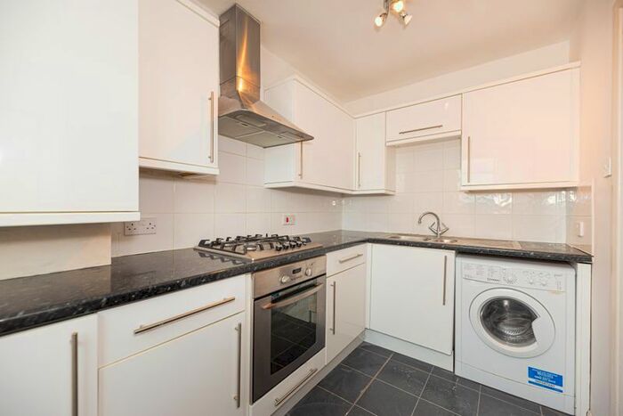 1 Bedroom Flat To Rent In Bedford Hill, London, SW12