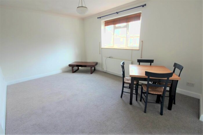 2 Bedroom Maisonette To Rent In Hadley Road, New Barnet, Barnet, EN5