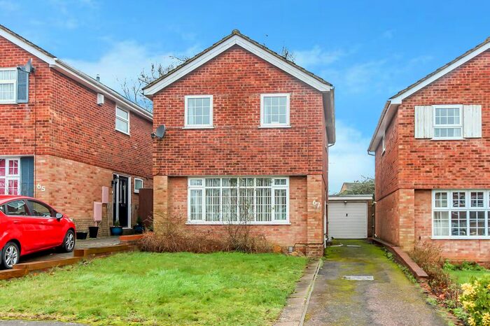 3 Bedroom Detached House For Sale In Vicarage Farm Road, Wellingborough, NN8
