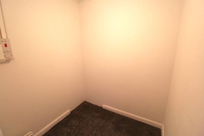 1 Bedroom Flat To Rent In Wayletts, Basildon, Essex, SS16