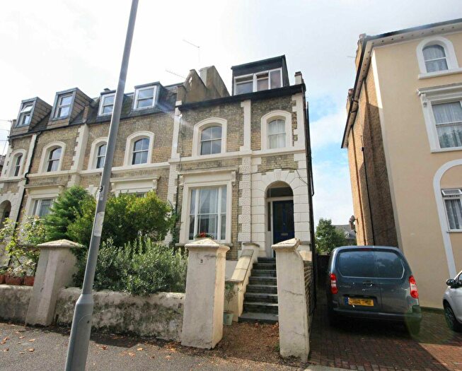 1 Bedroom Flat To Rent In St. Leonards Road, Surbiton, KT6