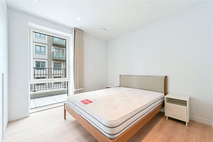 3 Bedroom Flat To Rent In The Maple, Ribbon Lane, London, NW2
