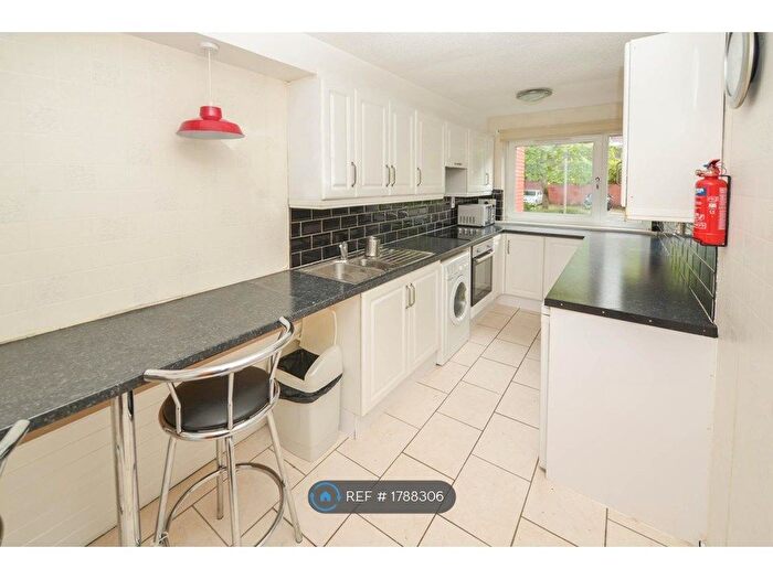 2 Bedroom Flat To Rent In Buccleuch Street, Glasgow, G3