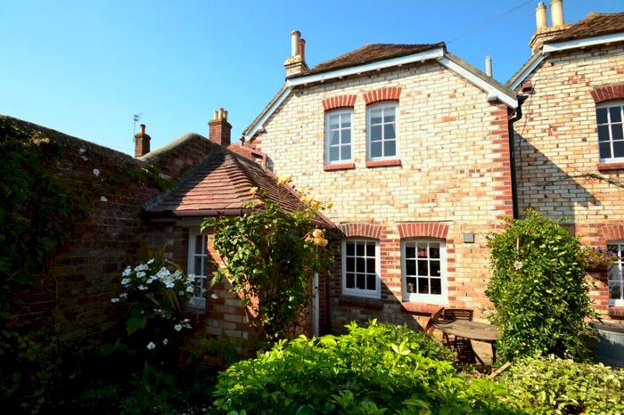 2 Bedroom Terraced House To Rent In Wareham, BH20