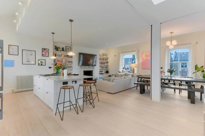 2 Bedroom Maisonette To Rent In Oxford Gardens, London, W10