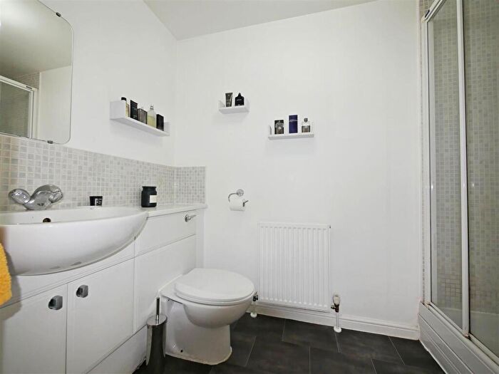 2 Bedroom Flat To Rent In Bathlin Crescent, Moodiesburn, Glasgow, G69