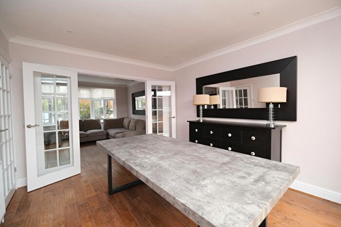 4 Bedroom Semi-Detached House To Rent In Charter Way, London, Southgate, N14